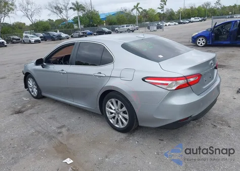 2019 Toyota Camry Le z USA, uszkodzony, nr VIN 4T1B11HK3KU228454